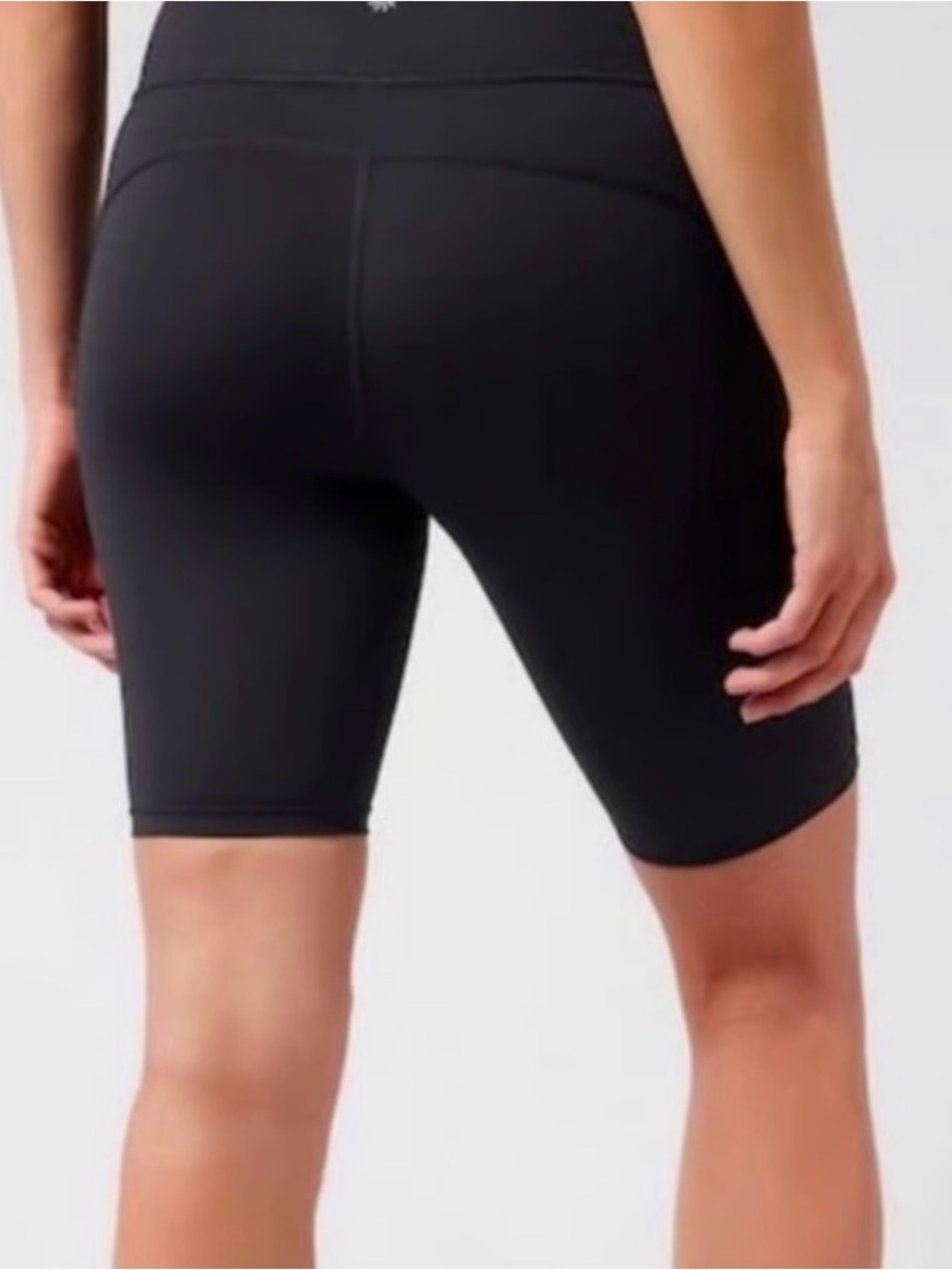 Athleta Ultimate Stash Pocket Shorts in black size large